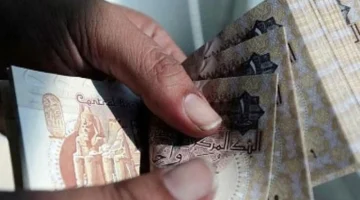 توقعات فيتش سوليوشن.. الجنيه المصري يتأهب لتحقيق أداء قوي أمام الدولار خلال 2026